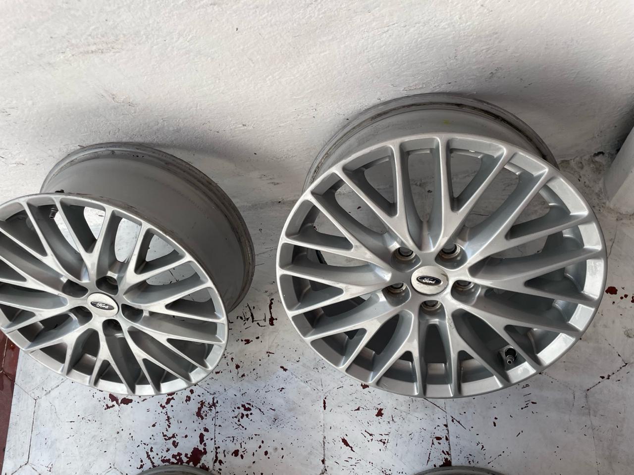 4 Rines 17" Ford Focus Originales 5x108 Seminuevos