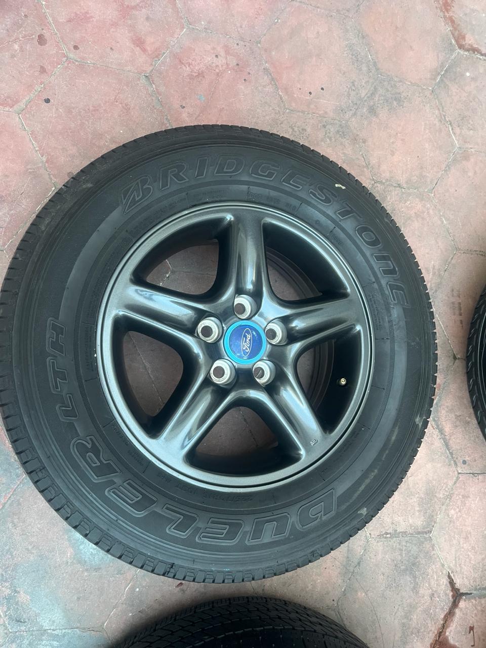 Juego de Rines y Llantas 16" Ford Ranger 2004 Originales 5x114 Seminuevos