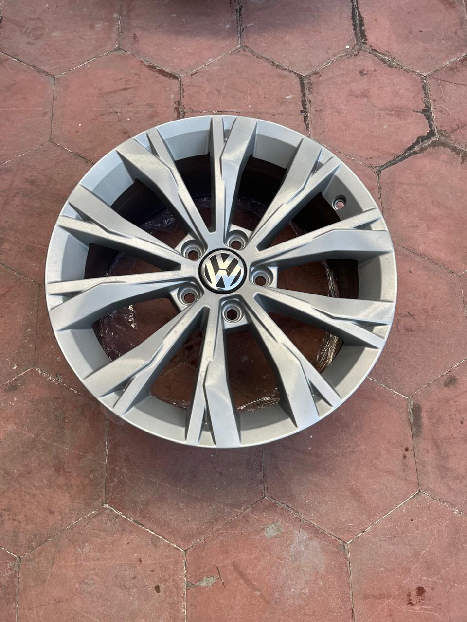 Juego de rines originales Volkswagen 17" para Tiguan, Jetta MK6 y MK7 – 5x112