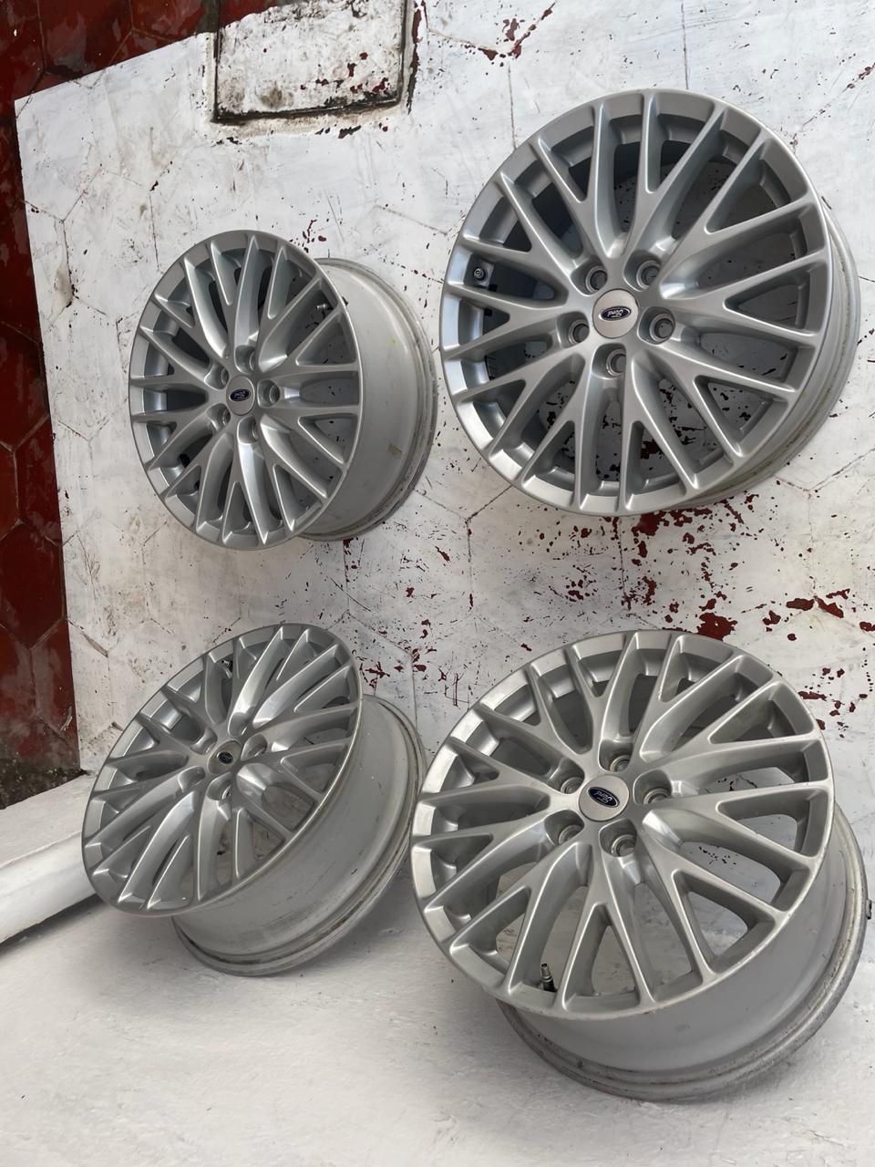 4 Rines 17" Ford Focus Originales 5x108 Seminuevos