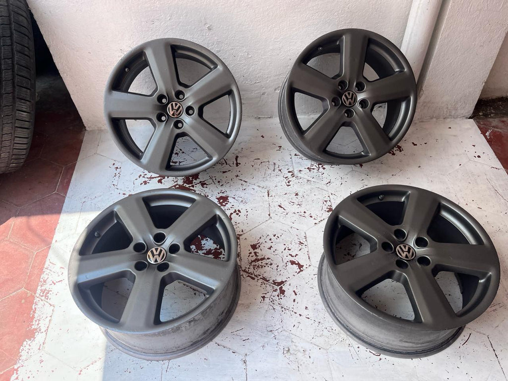 4 Rines 18" Volkswagen Bora Jetta MK6 MK7 Originales 5x112 Seminuevos
