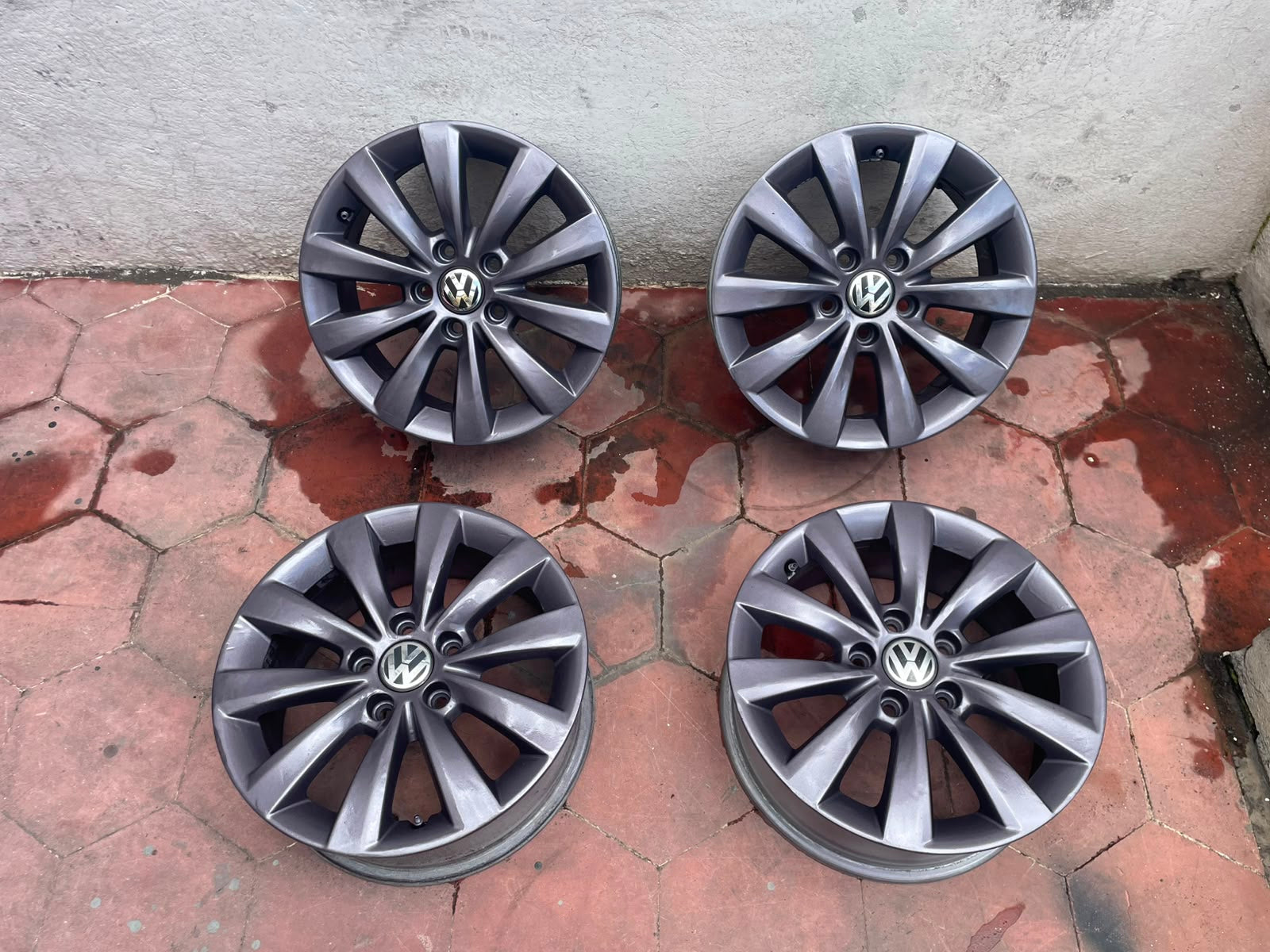 Juego de 4 Rines Originales Volkswagen 16" Taos Tiguan Jetta Golf MK6 MK7 5x112 Seminuevos