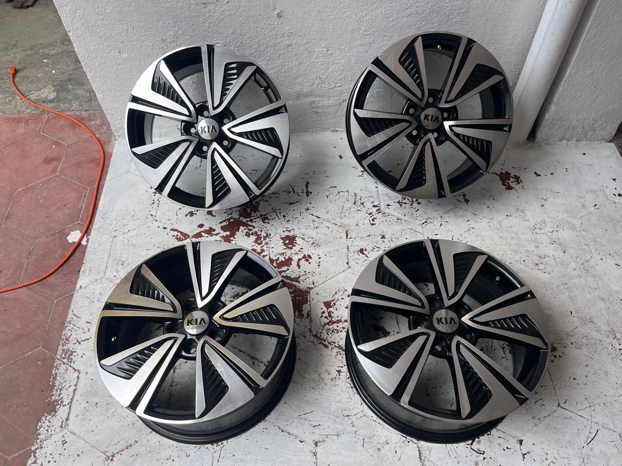 4 Rines 17" Kia Forte Optima Originales 5x114 Nuevos
