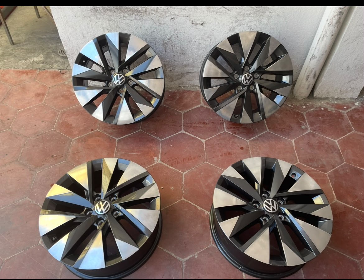 Rines 17" Volkswagen Taos / Tiguan / Jetta MK7 / Golf MK6 MK7 Originales Nuevos 5x112