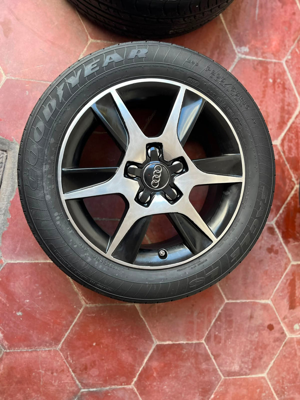 4 Rines 16" Audi Originales con Llantas Seminuevos Golf MK5 MK6 MK7 5x112