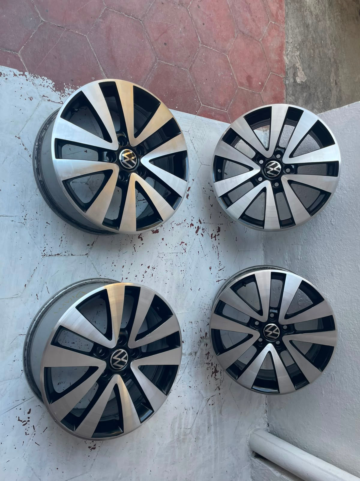 4 Rines 17" Volkswagen Taos Jetta Golf MK7 Bora Passat Originales 5x112 Como Nuevos