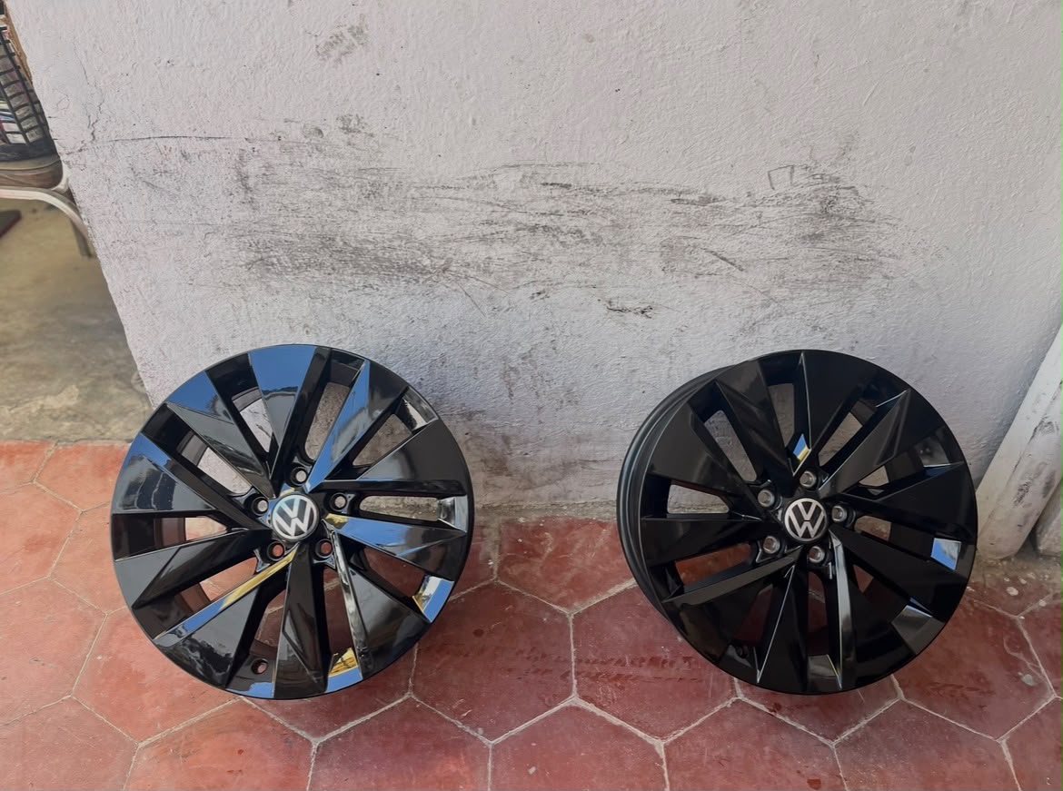 Rines Volkswagen Taos / Jetta / Golf MK6 / MK7 17" Originales Negro Piano Nuevos | Juego de 4 | 5x112
