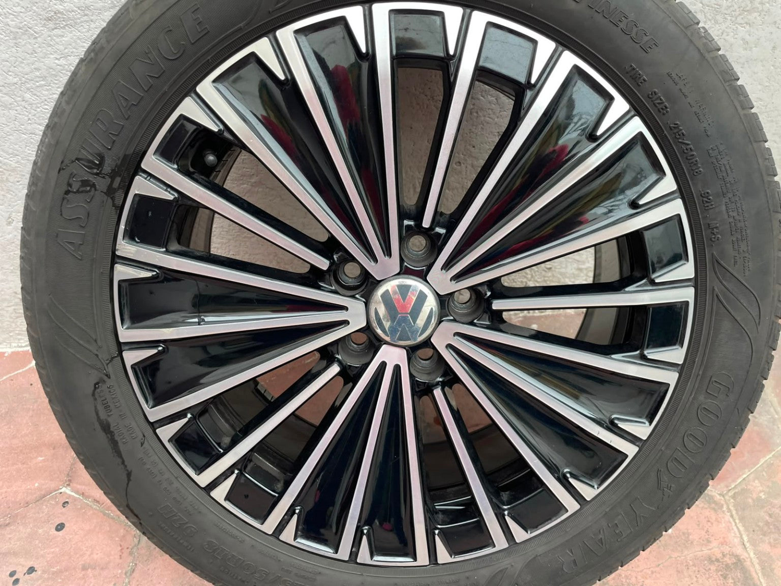 Juego de 4 Rines Originales Volkswagen 18" 5x112 para Taos, Tiguan, Golf, Jetta MK6 y MK7 | Seminuevos