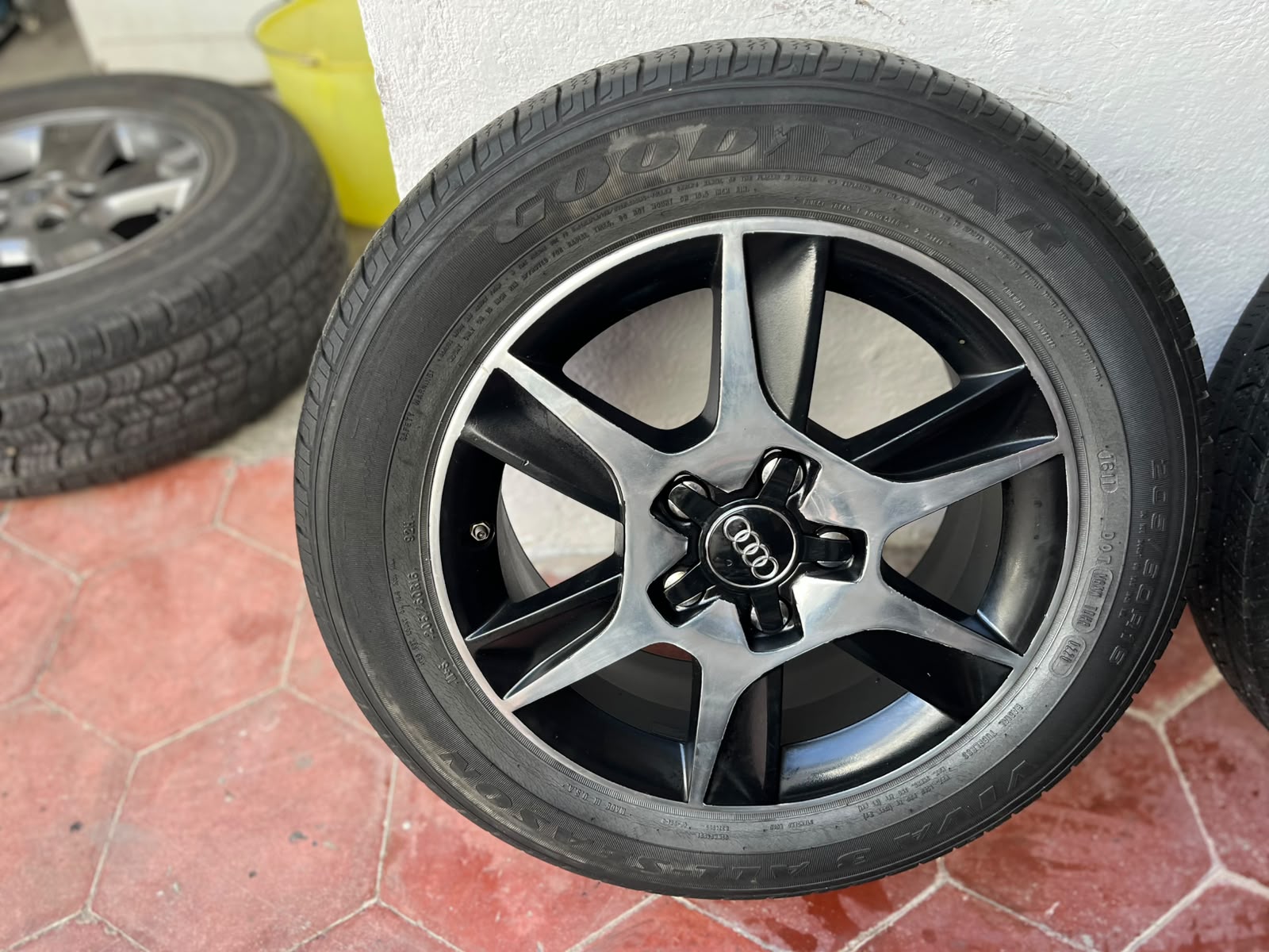 4 Rines 16" Audi Originales con Llantas Seminuevos Golf MK5 MK6 MK7 5x112