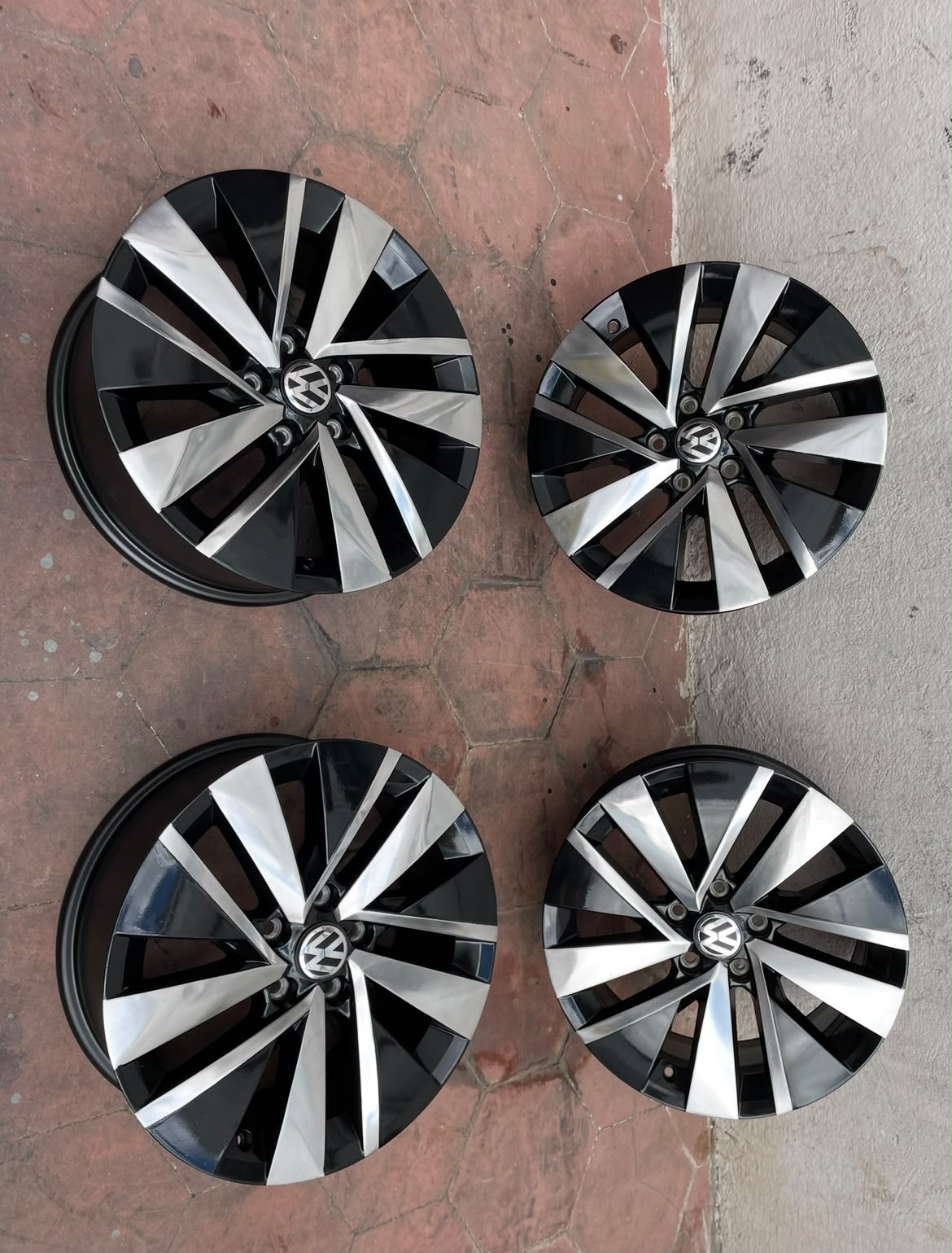 Rines Volkswagen Taos / Tiguan / Jetta MK6 / MK7 18" Originales Nuevos | Juego de 4 | 5x112