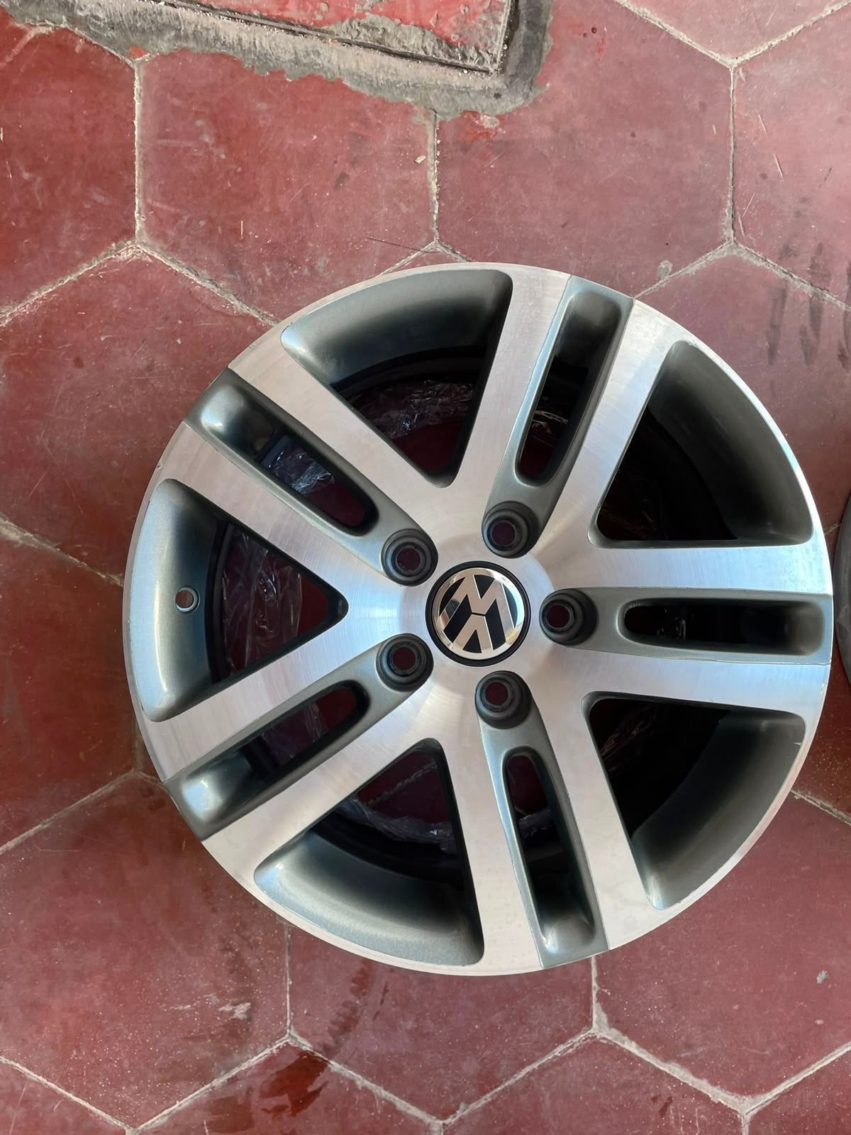 1 Rin 16" Volkswagen Golf Jetta MK6 MK7 Original 5x112 Nuevo