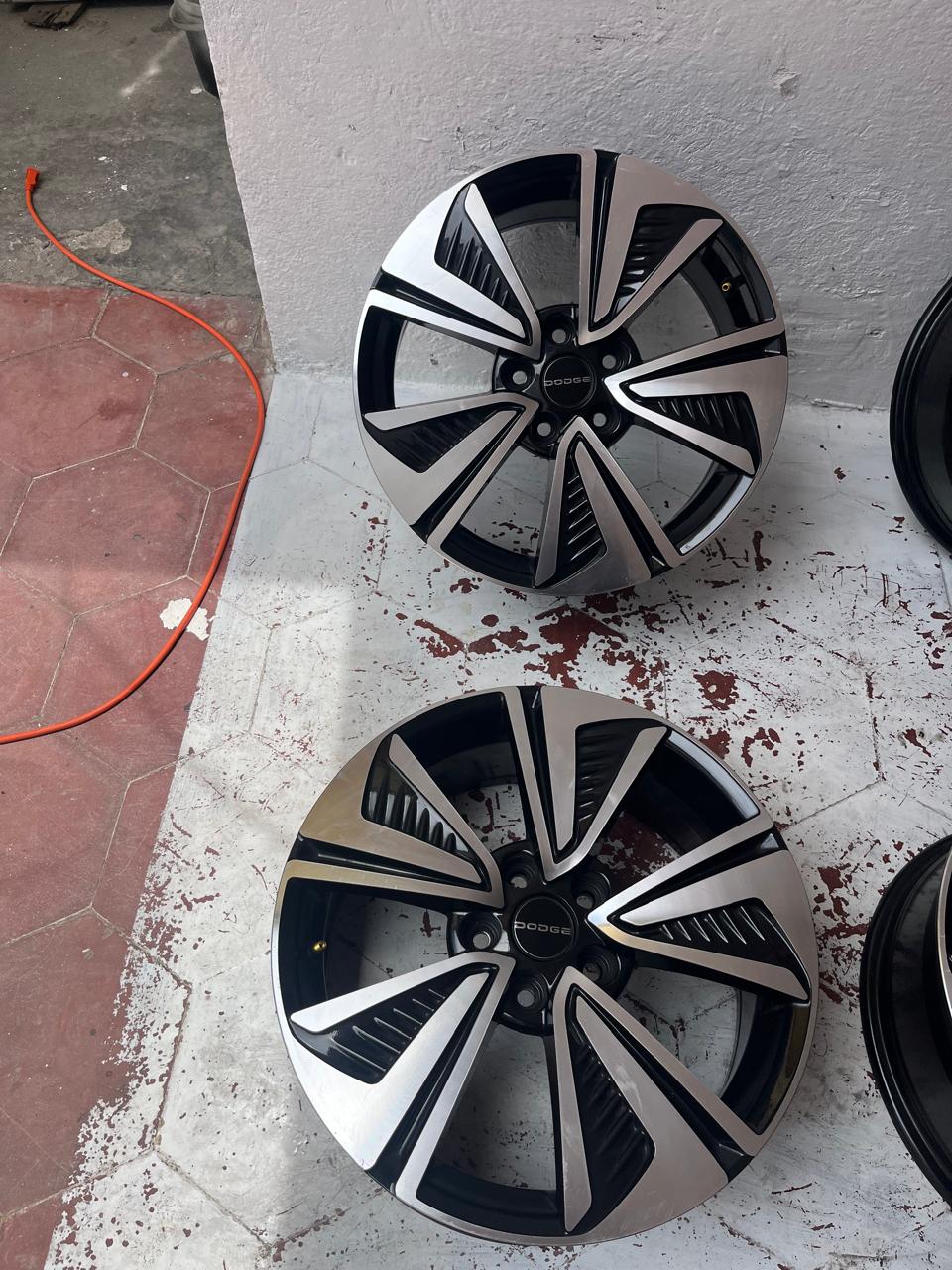 4 Rines 17" Jeep Grand Cherokee Liberty Compass Patriot Nitro Originales Nuevos 5x114.3