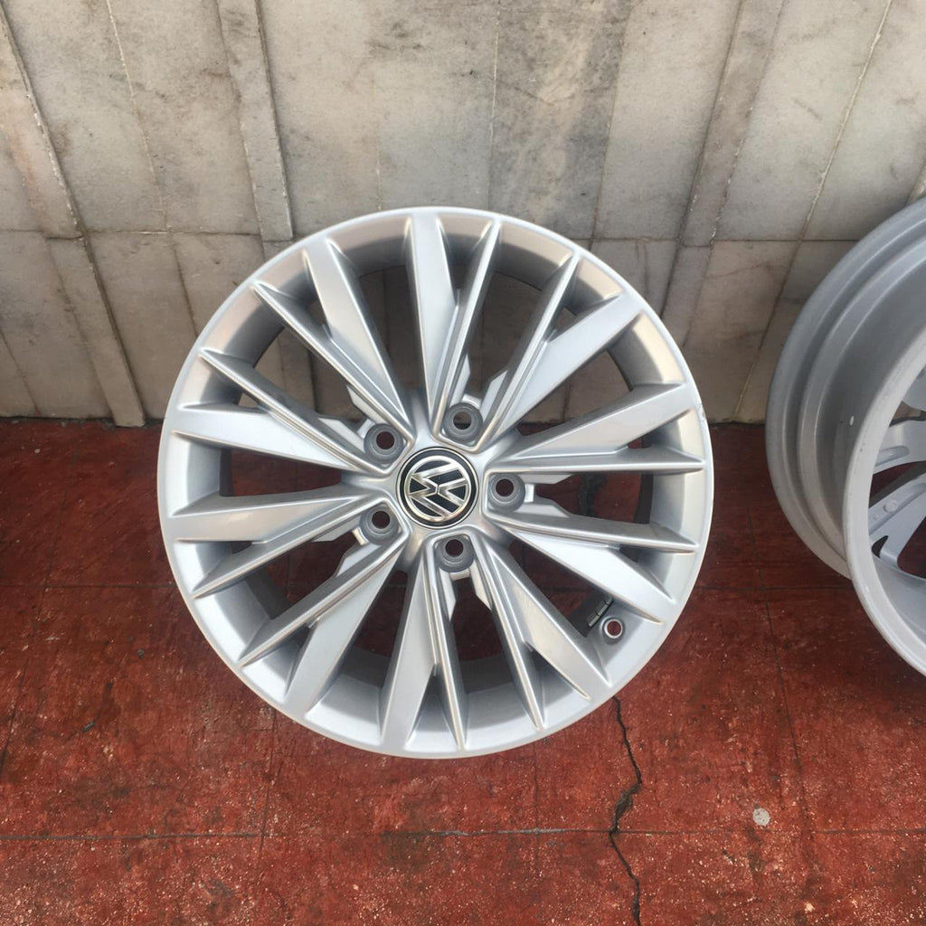 1 Rin 16” Volkswagen Jetta MK7 MK6 Original 5x112 Seminuevo