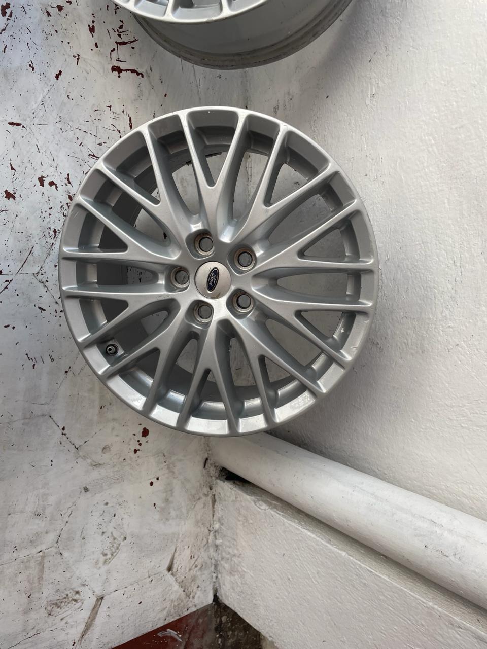 4 Rines 17" Ford Focus Originales 5x108 Seminuevos