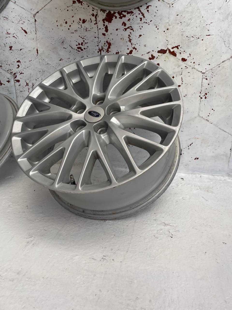 4 Rines 17" Ford Focus Originales 5x108 Seminuevos