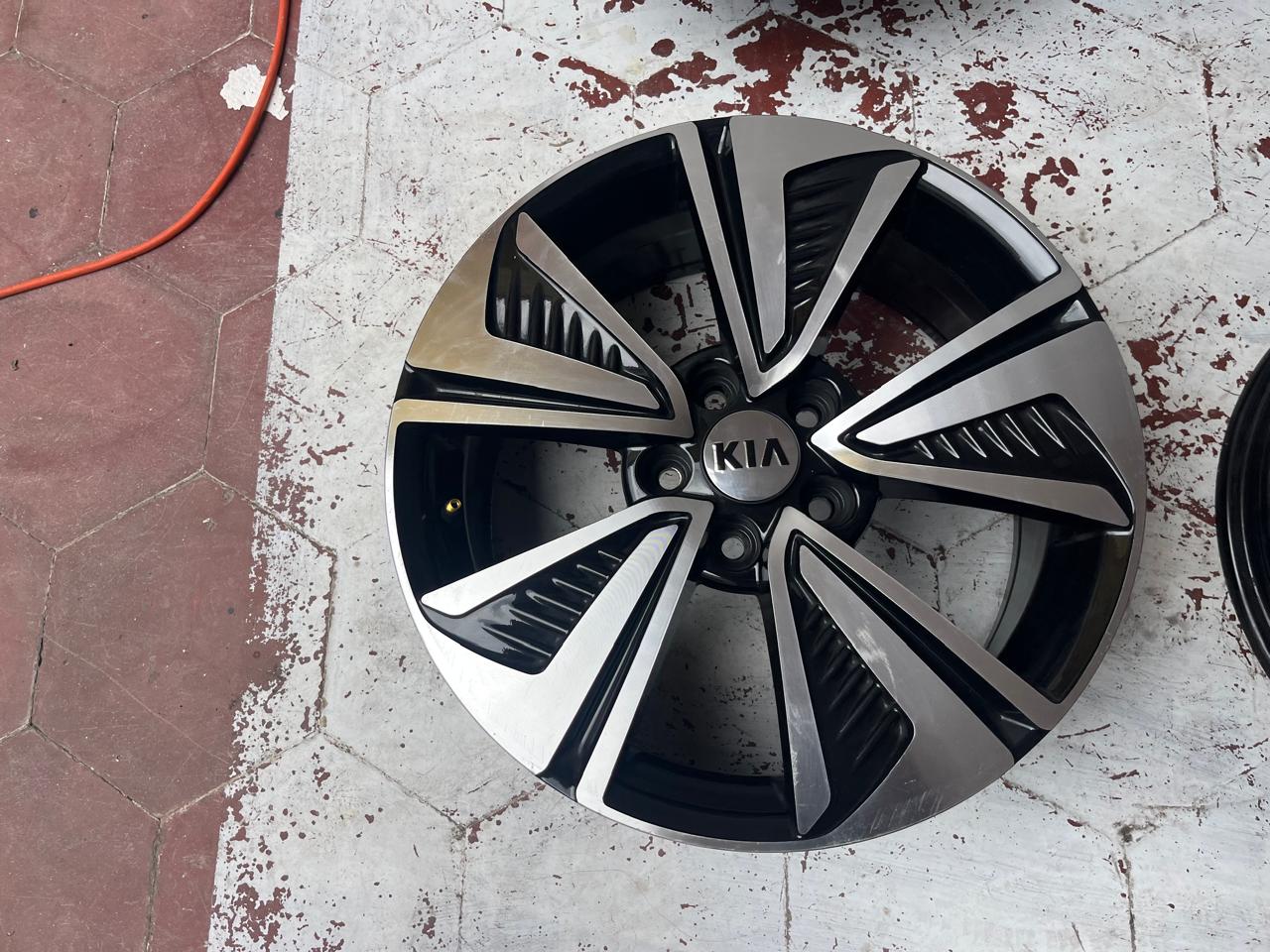 4 Rines 17" Kia Forte Optima Originales 5x114 Nuevos