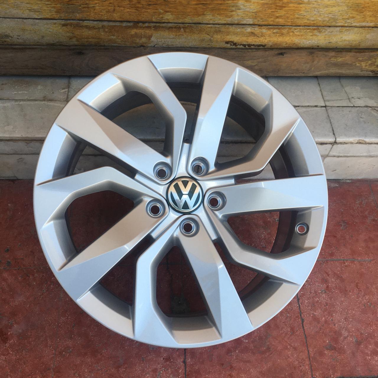 1 Rin 17" Original Volkswagen Jetta MK7 / MK6 T-Cross 5x112 – Seminuevo
